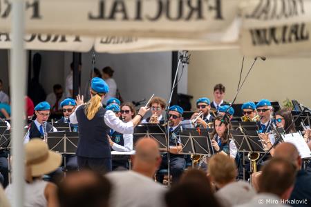 Opoldne po godbeno  (16)